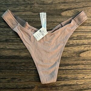 Victoria's Secret Pink Thong Panties‎